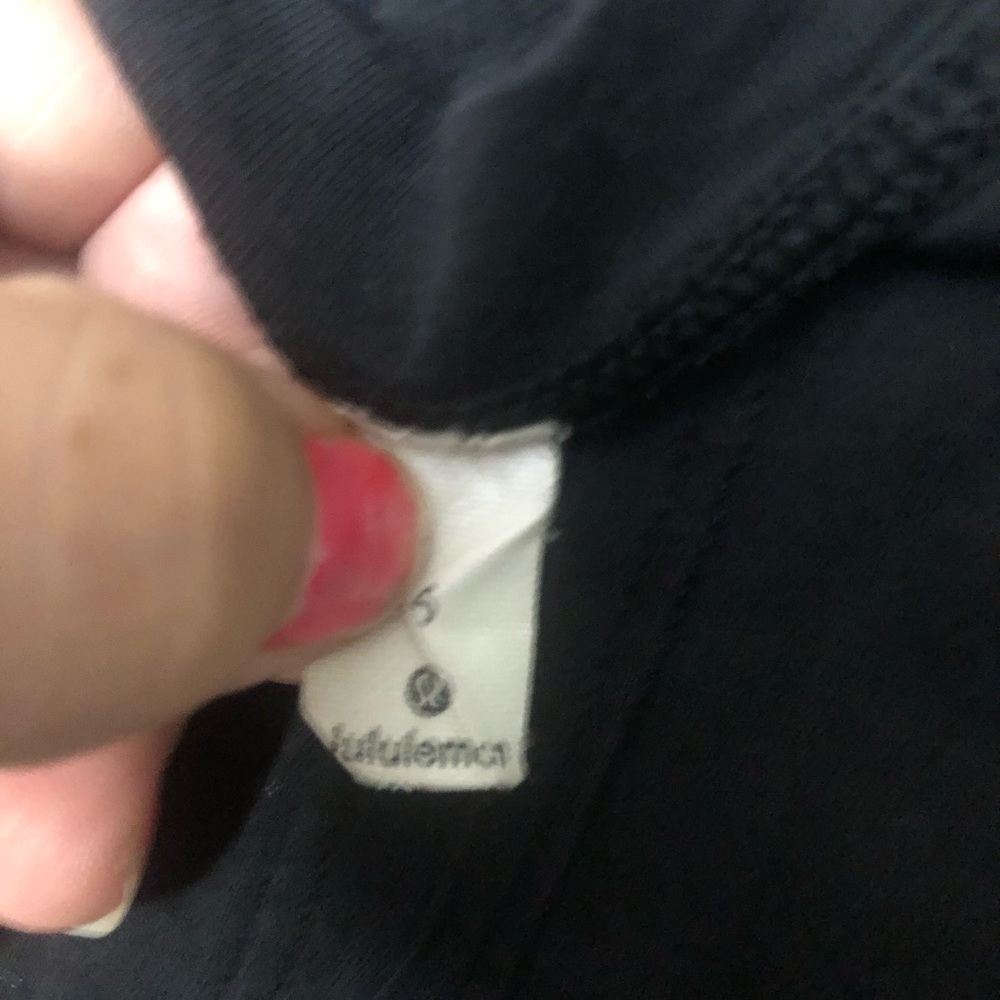Lululemon black crop tee with tie size 6 - Picture 3 of 3